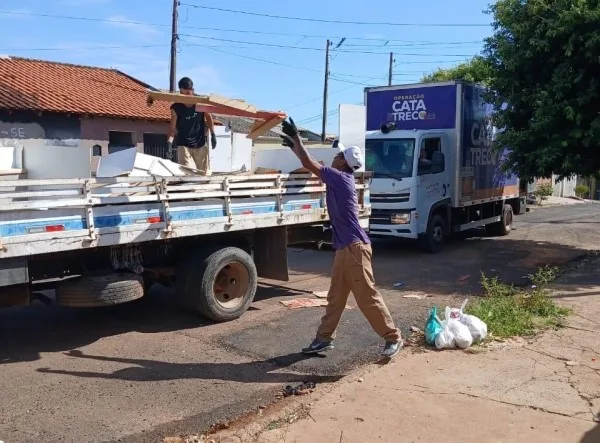 Cata-Treco inicia coleta de material nas ruas do Parque dos Ipês