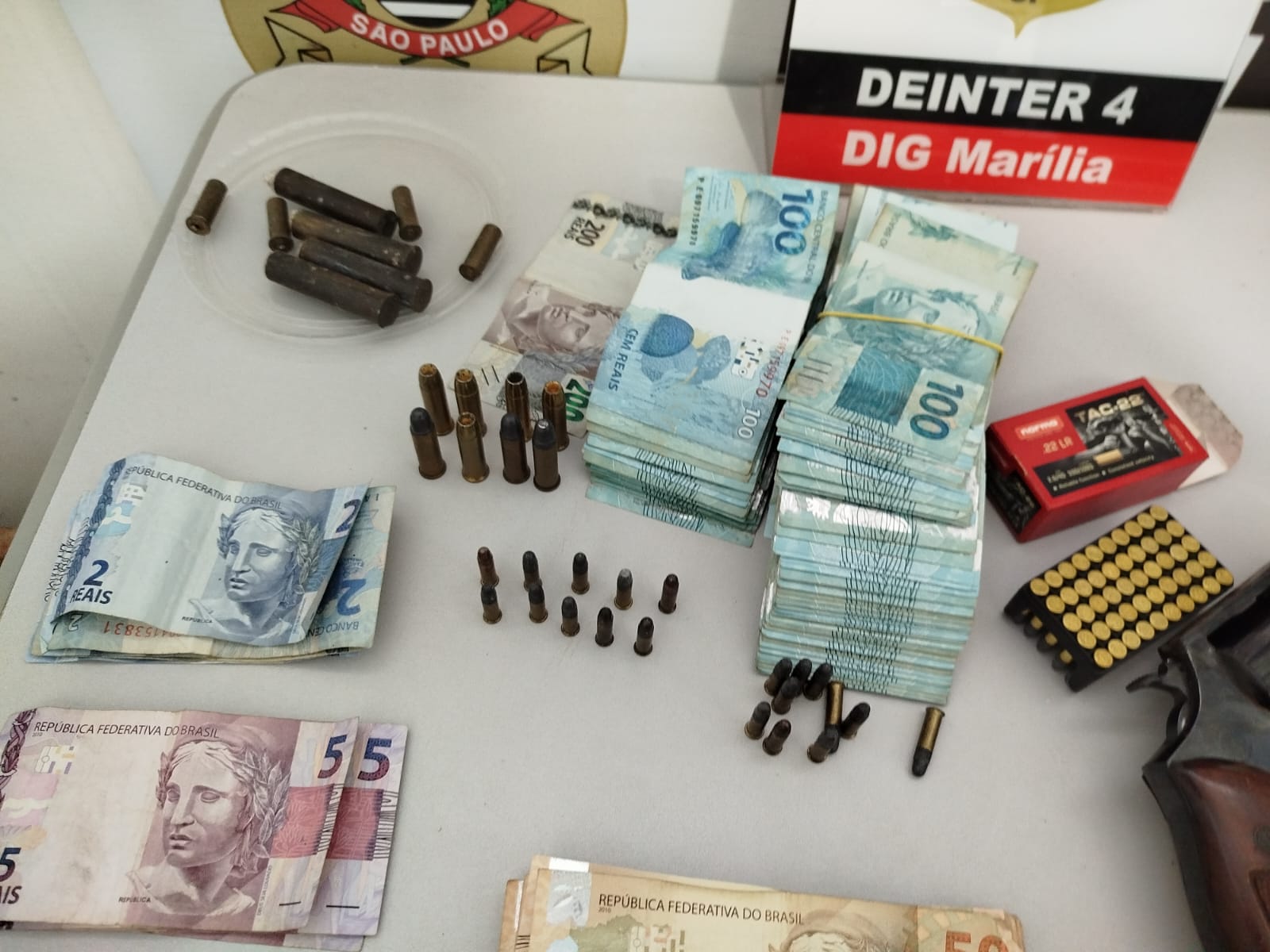 Polícia de Marília apreende armas e prende acusado de furto de gado