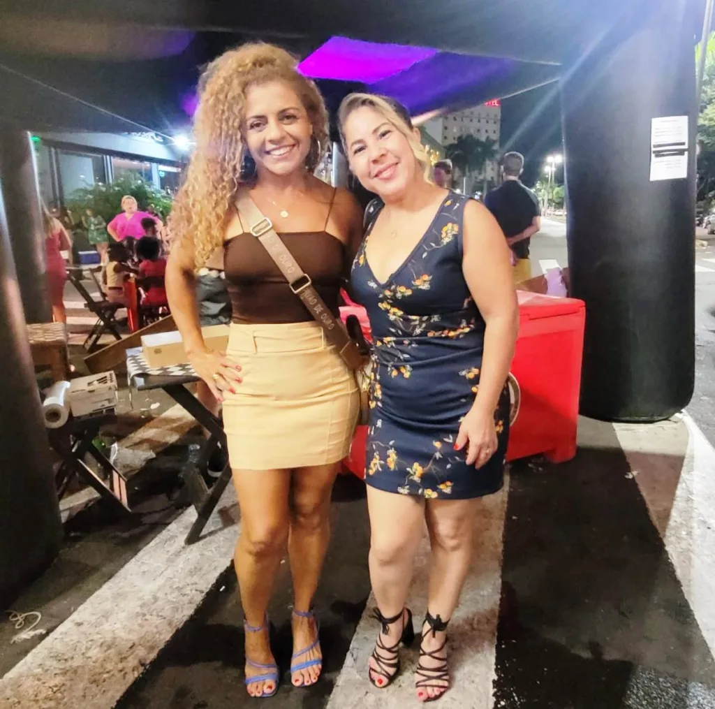 Carna Esmeralda embala com samba raiz e terá noite de brasilidades