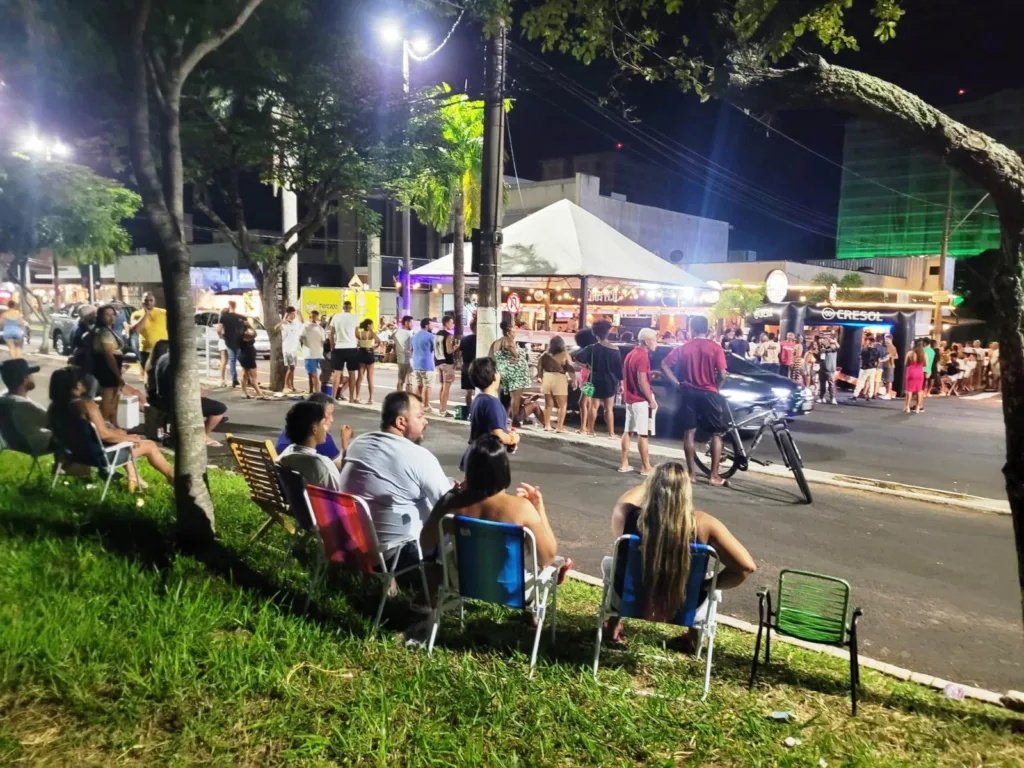 Carna Esmeralda embala com samba raiz e terá noite de brasilidades