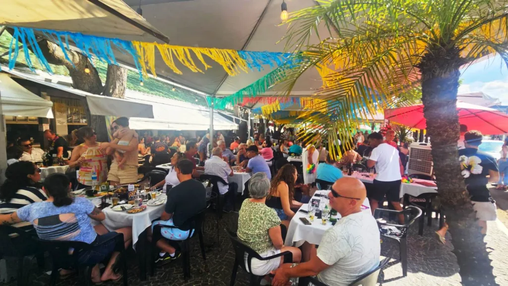 Carnaval do Chaplin avança com samba e megaestrutura até terça