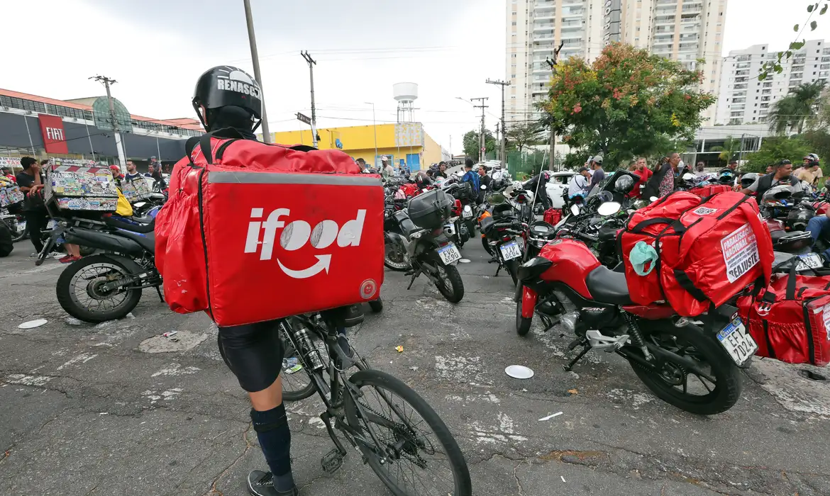 Manifestação de entregadores tem dia de prisões e negociações