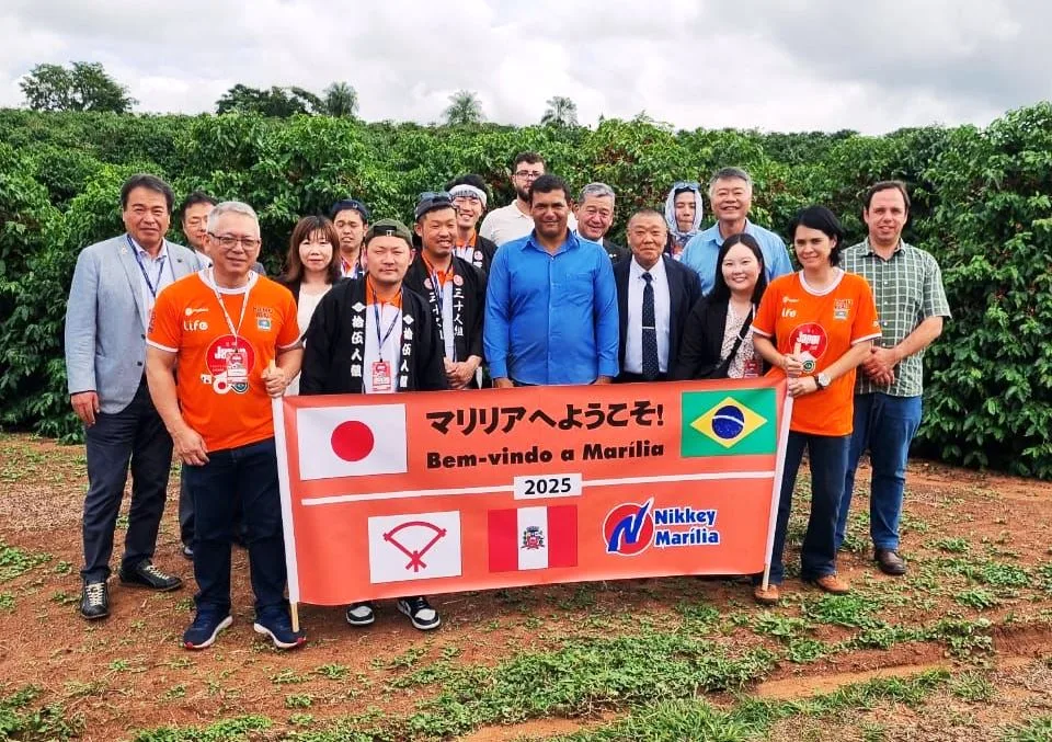 Comitiva do Japão visita fazenda de café em Marília