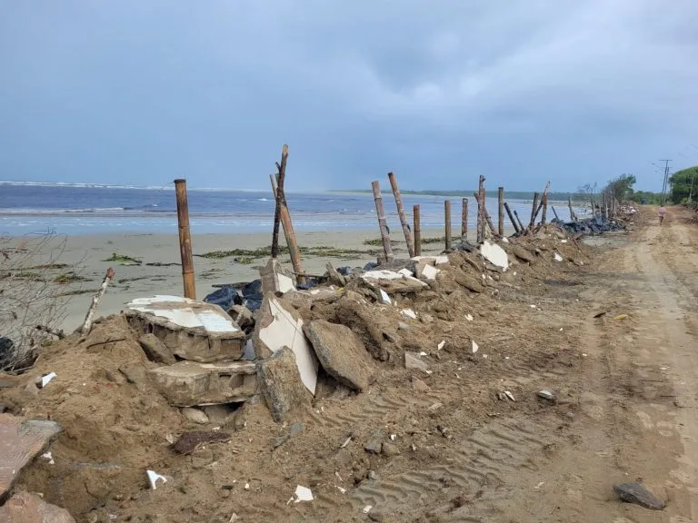 Estado anuncia proteção de 200m contra avanço do mar em praia
