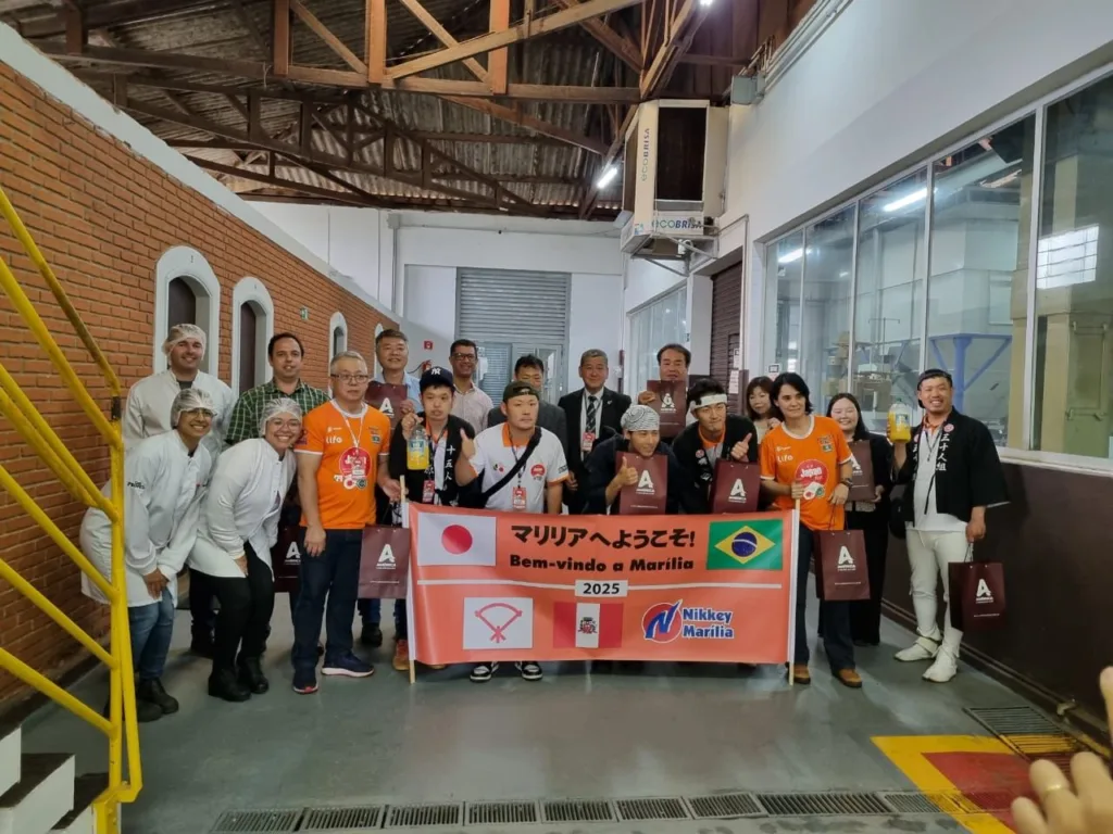 Comitiva do Japão visita fazenda de café em Marília