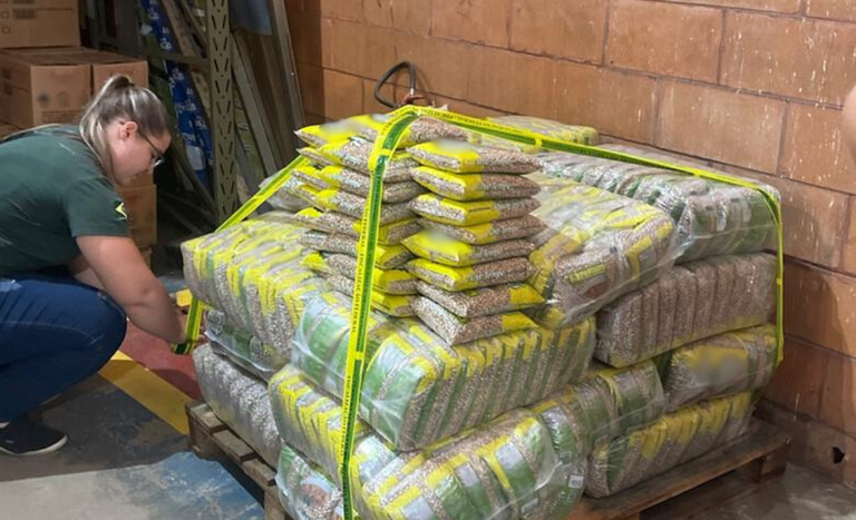 Ministério apreende 32 toneladas de feijão e arroz em supermercado de Araraquara