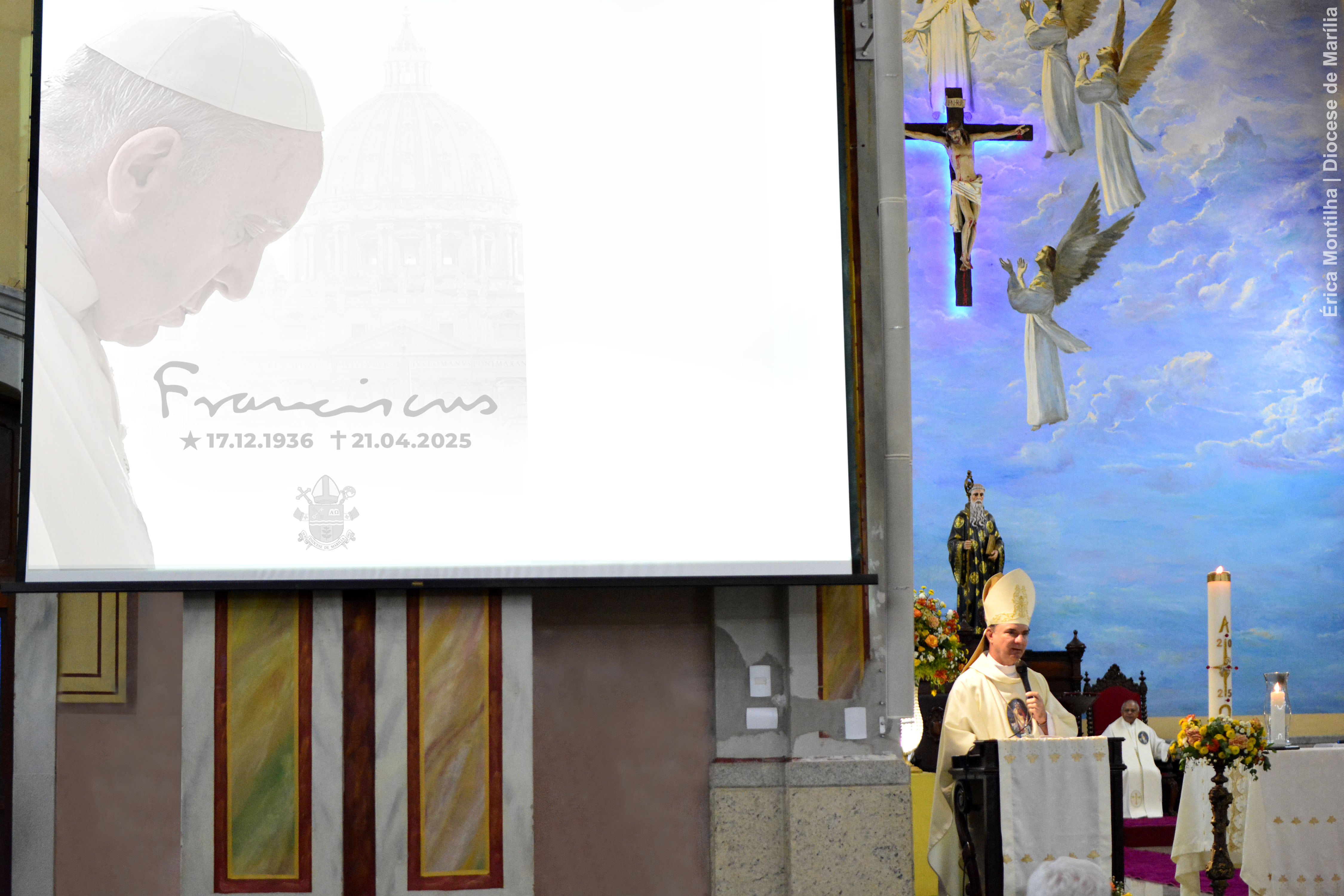 Marília reúne centenas de fiéis em missa para Papa Francisco