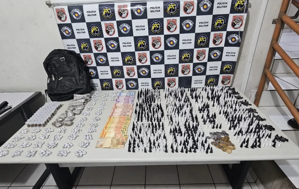 PM prende homem com 1.500 porções de drogas em Marília PM prende homem com 1.500 porções de drogas em Marília