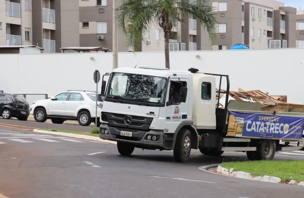 Operação Cata-Treco avança na zona norte e faz rescaldo no Nova Marília