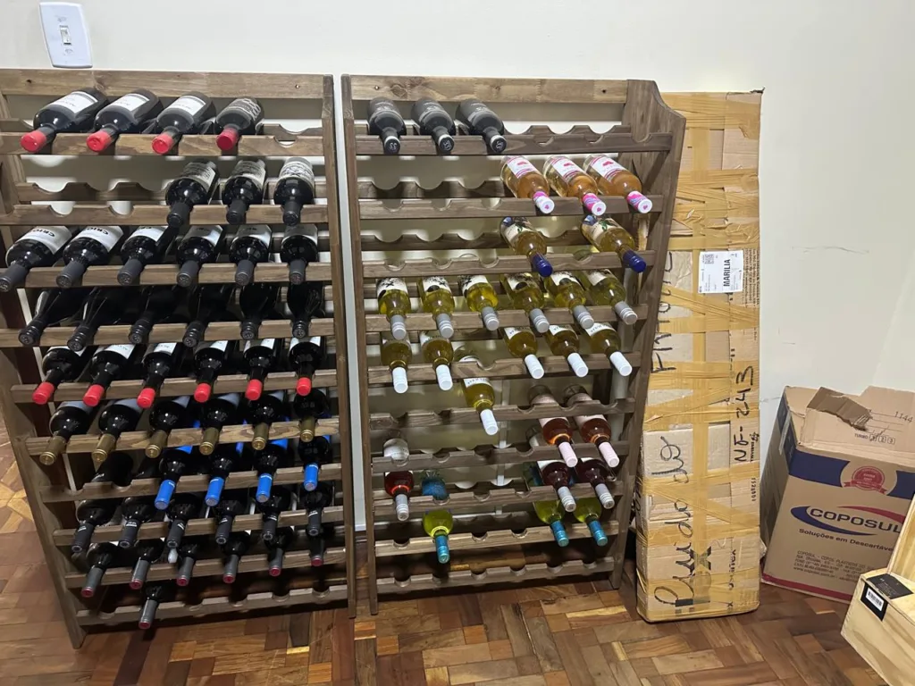 PF apreende vinhos e apura contrabando em Marília