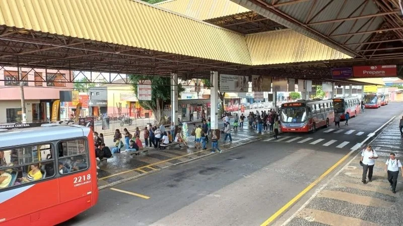Feira de empregos na quinta recebe currículos e orienta trabalhadores