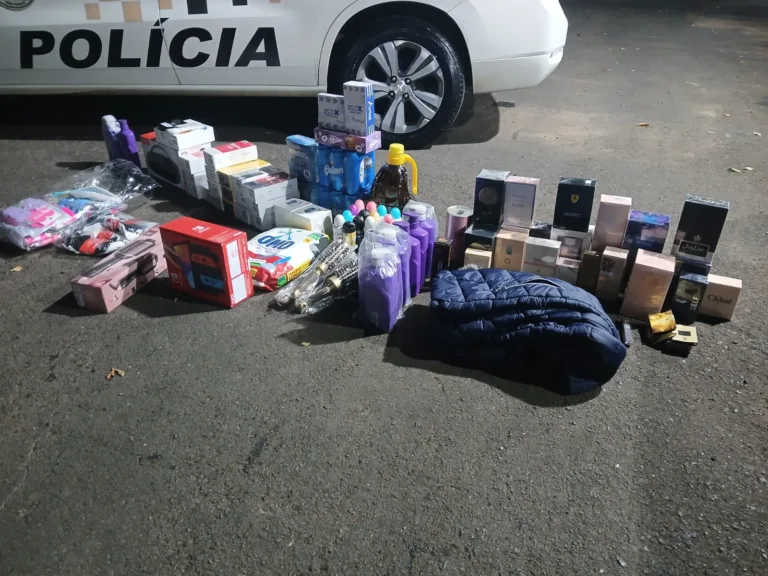 carro com celulares e perfumes do Paraguai