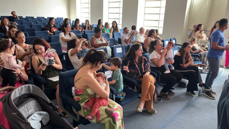 Homenagem a mães reconhece e incentiva doação de leite humano