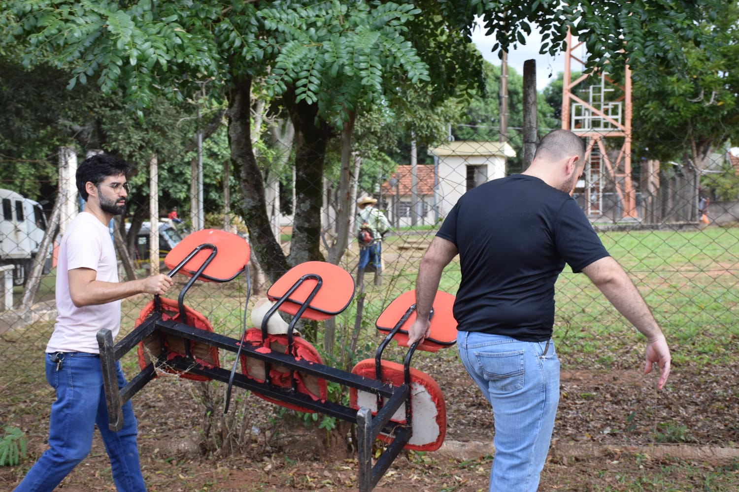 Prefeitura de Pompeia realiza força-tarefa na Vila de Novo Cravinhos