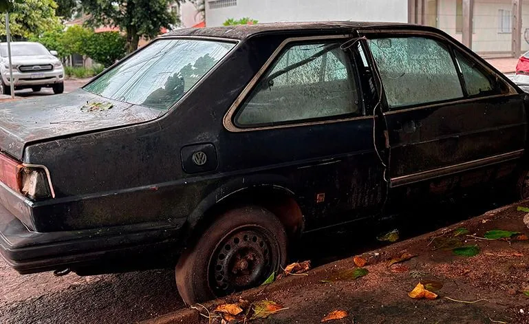 Fiscalização quer ruas sem carcaças e carros abandonados