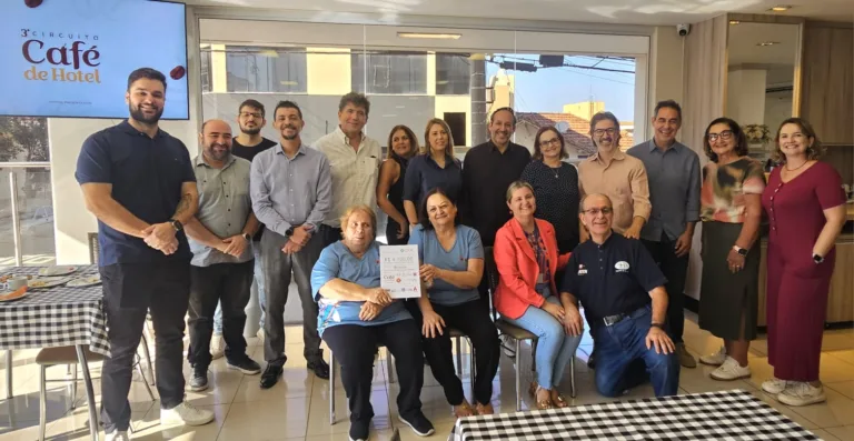 Circuito Café de Hotel ganha público e faz repasse social