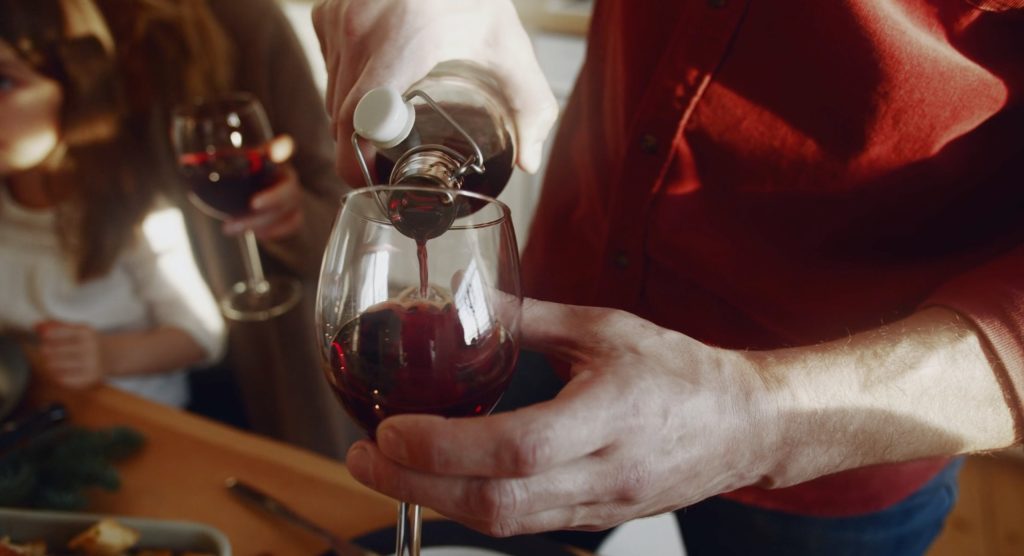 Pesquisa associa consumo de álcool e lesões cerebrais