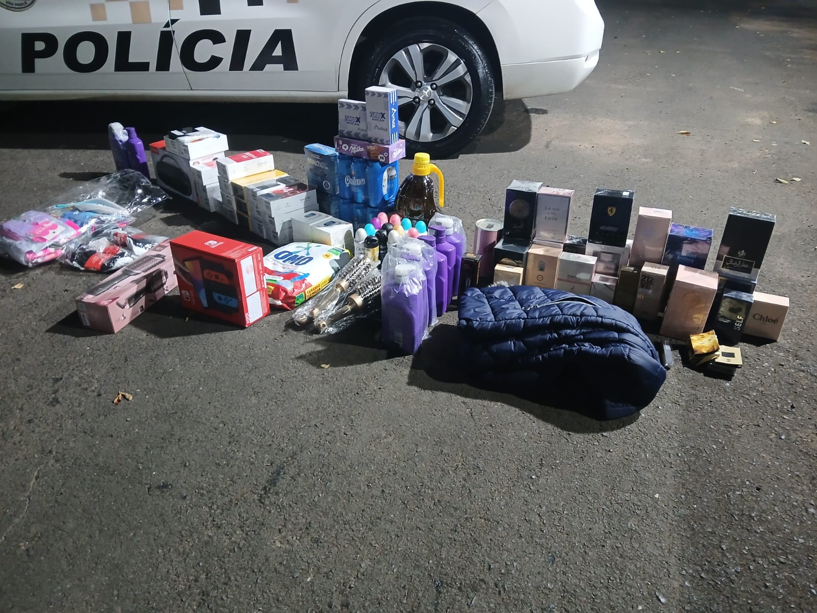 carro com celulares e perfumes do Paraguai