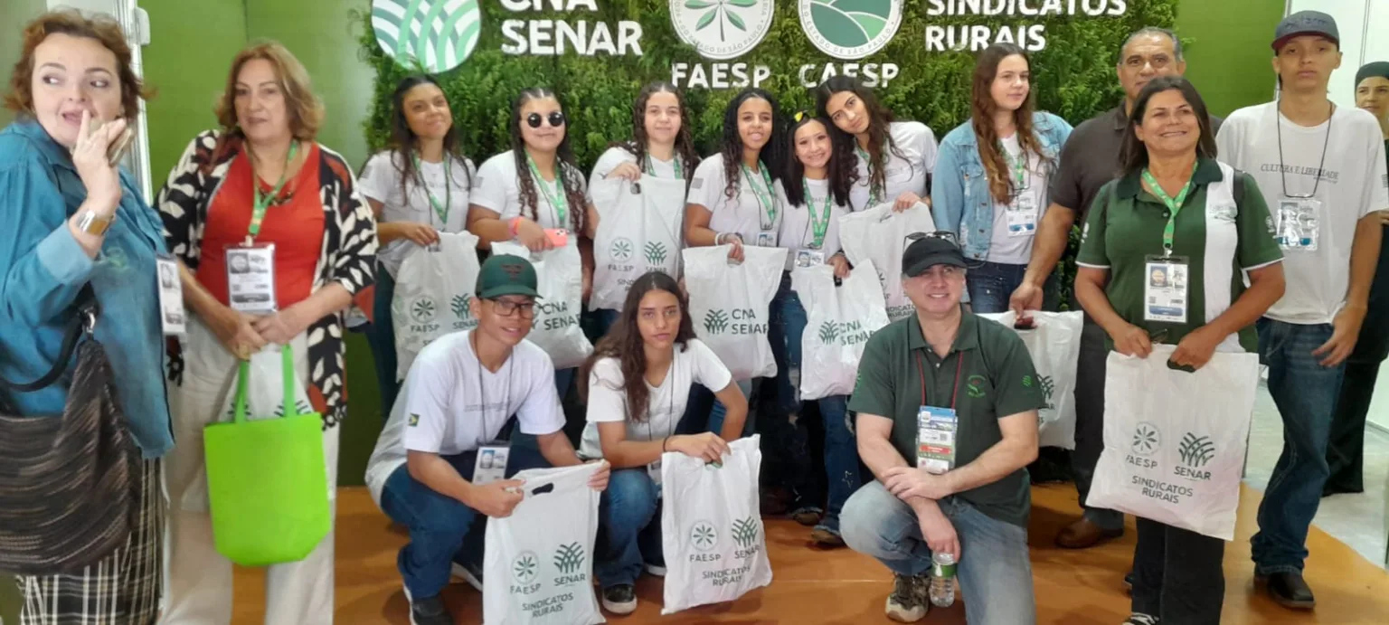 Visita técnica leva estudantes de Pompéia para a Agrishow