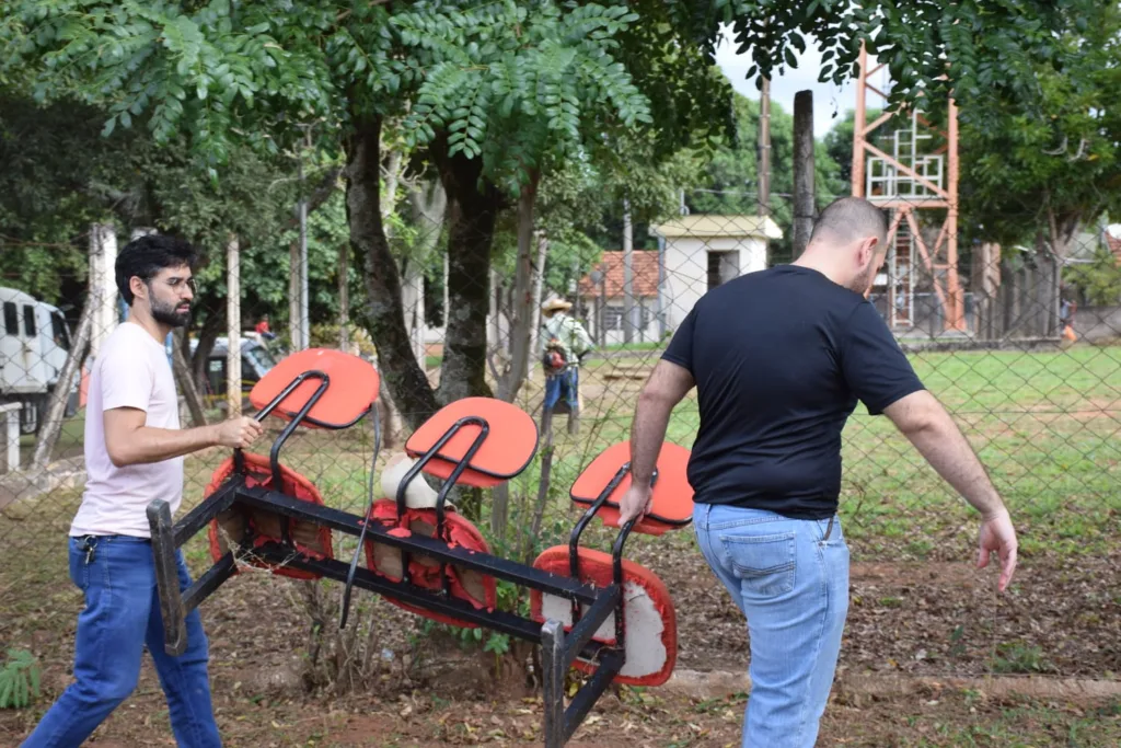 Prefeitura de Pompeia realiza força-tarefa na Vila de Novo Cravinhos Prefeitura de Pompeia realiza força-tarefa na Vila de Novo Cravinhos