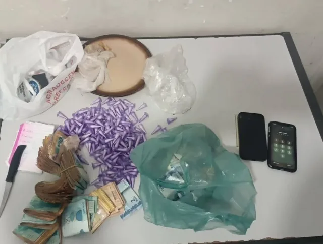 PM prende dupla com drogas e R$ 14 mil na zona norte