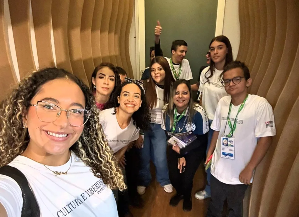 Visita técnica leva estudantes de Pompéia para a Agrishow