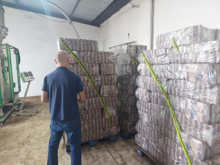 Ação com auditores de Marília interdita empresa e apreende café Ação com auditores de Marília interdita empresa e apreende café