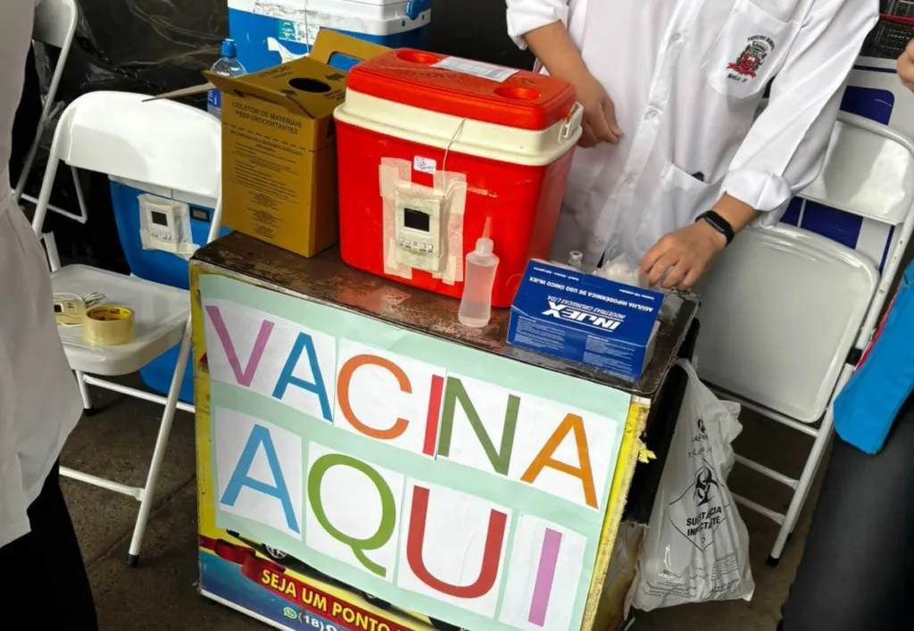 Final de semana terá vacinação em shopping contra gripe e Covid
