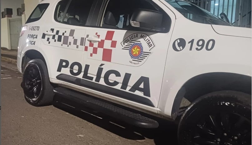 PM flagra trio por tráfico com 900 porções de drogas na zona sul