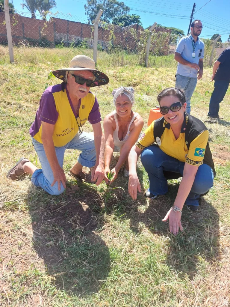 Projeto refloresta área em Marília e protege nascente
