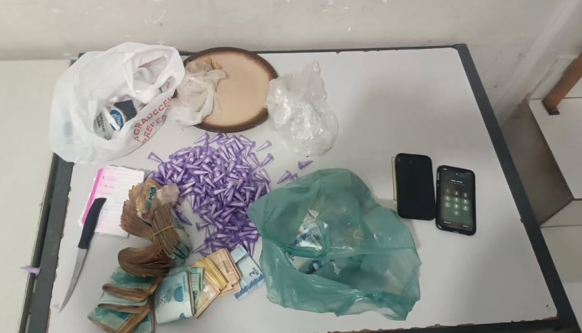 PM prende dupla com drogas e R$ 14 mil na zona norte