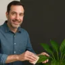 Saiba por que você está errando ao limpar as folhas das plantas com pano seco