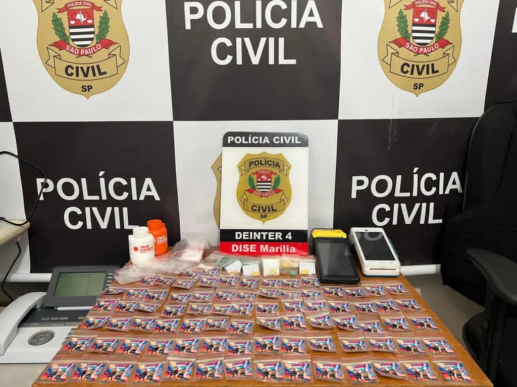 Polícia Civil prende acusado com ecstasy e cocaína em Marília Polícia Civil prende acusado com ecstasy e cocaína em Marília
