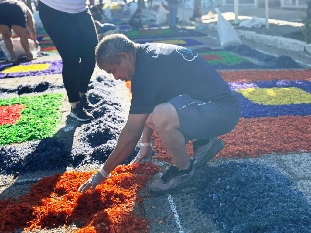 Tapetes de Corpus Christi mobilizam voluntários em tradição de Vera Cruz