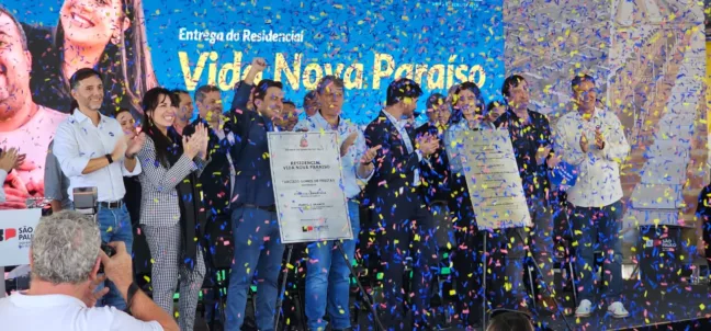 Entrega de casas com Tarcísio e secretário anuncia mais unidades e obras