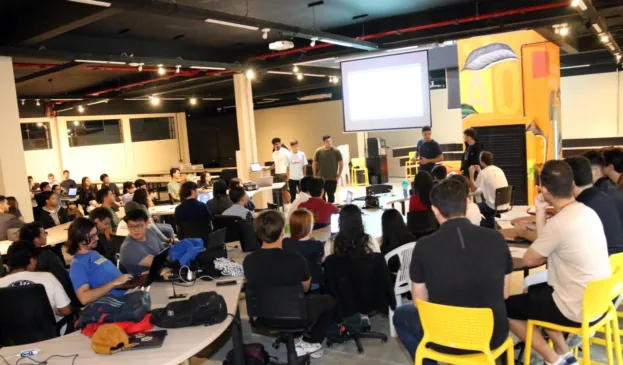 Unimar leva estudantes de Inteligência Artificial para desafio de startup