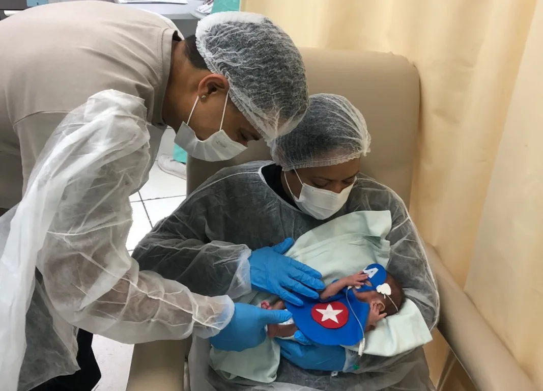 Bebê prematuro ganha festa em UTI neonatal em Bauru Bebê prematuro ganha festa em UTI neonatal em Bauru