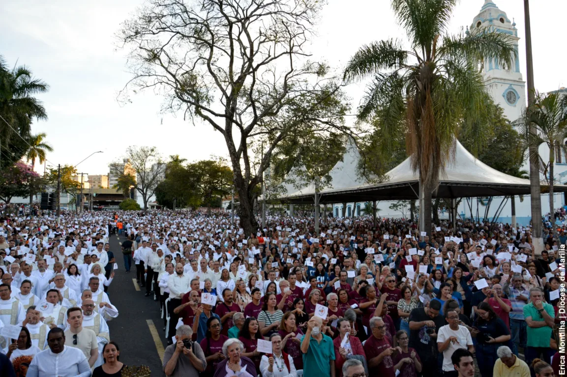 Corpus Christi reúne milhares de fiéis com ação social em Marília