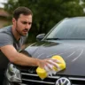 Você pode estar acabando com a pintura do carro sem saber, cometendo estes 5 erros