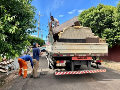 Cata Treco coleta entulho no campus e bairros vizinhos