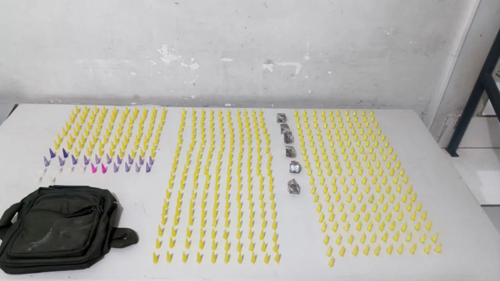 PM prende acusado de tráfico após fuga e queda de moto PM prende acusado de tráfico após fuga e queda de moto