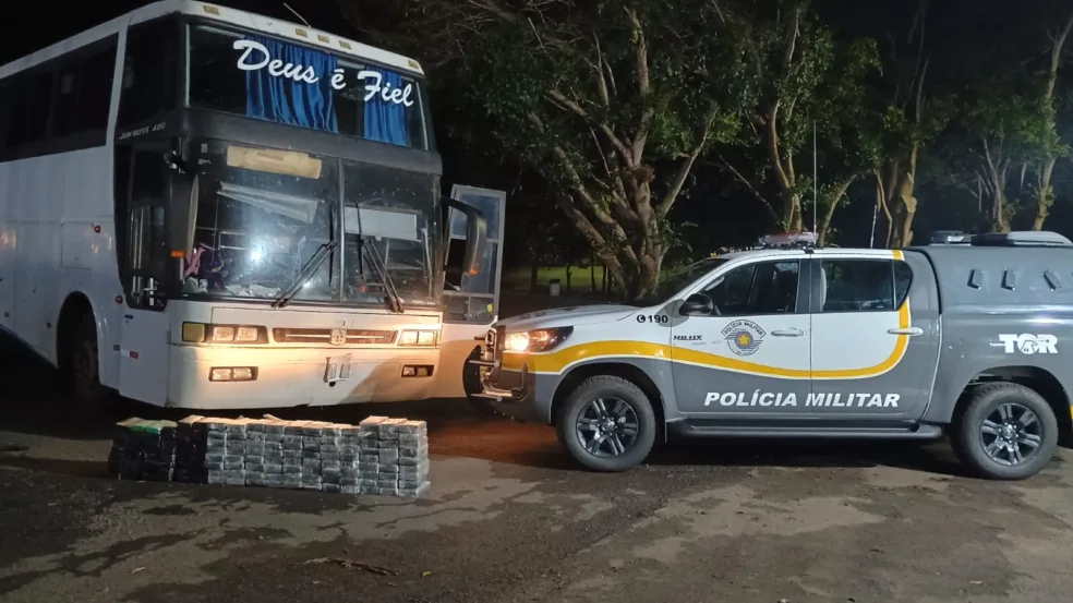 Polícia prende motorista por tráfico em ônibus com turistas bolivianos