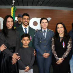 Pró-reitora e coordenador na Unimar recebem homenagem da PM