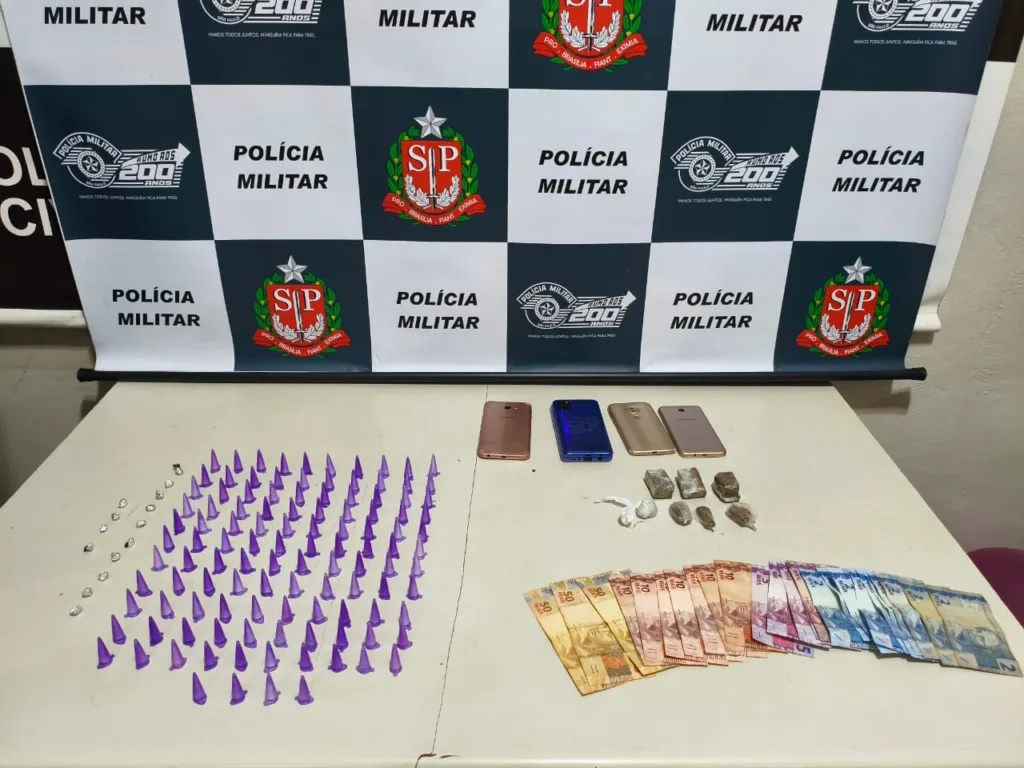 PM prende homem com 130 porções de drogas em Pompéia
