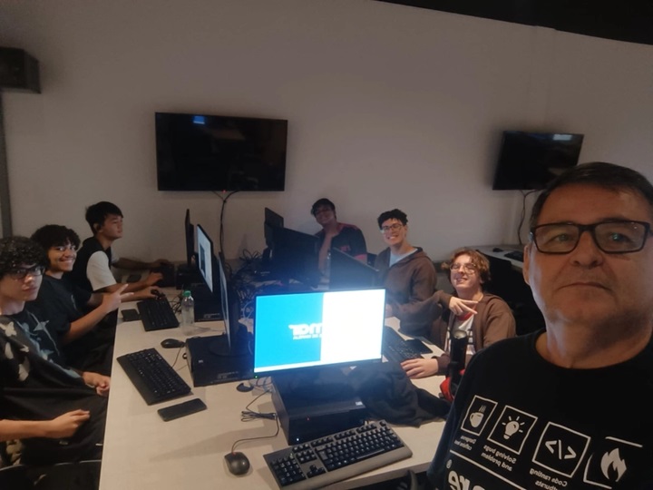 Etec de Marília vai á final de Hackathon no Estado e pede ajuda