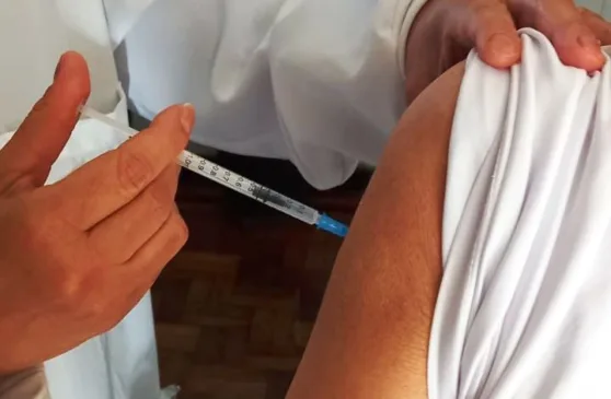 Vacinação terá unidade móvel e abre UBSs no sábado
