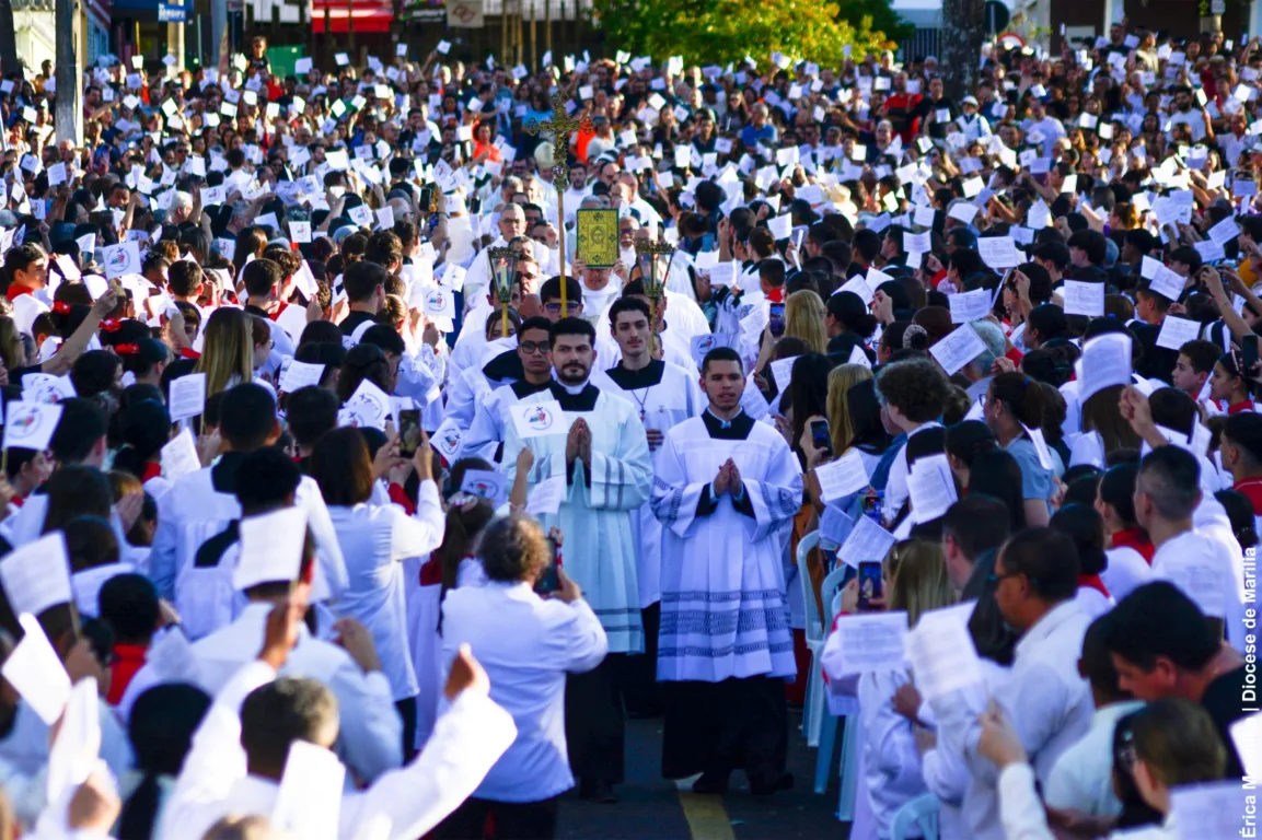 Corpus Christi reúne milhares de fiéis com ação social em Marília
