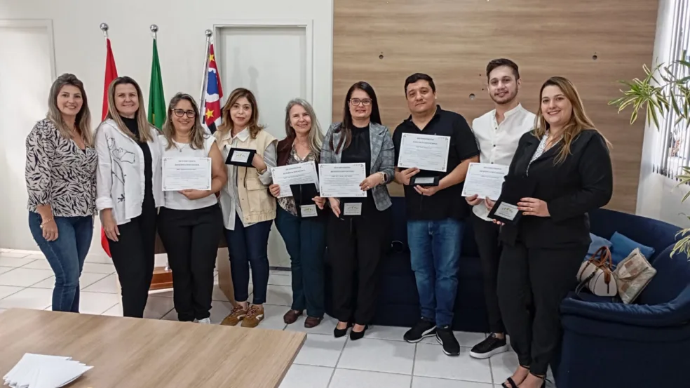 Emefs ganham prêmio do Estado e homenagens em Marília