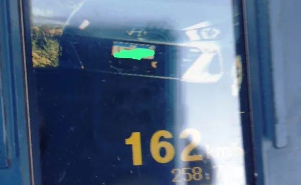 Fiscalização na BR-153 flagra excessos e até dobro da velocidade