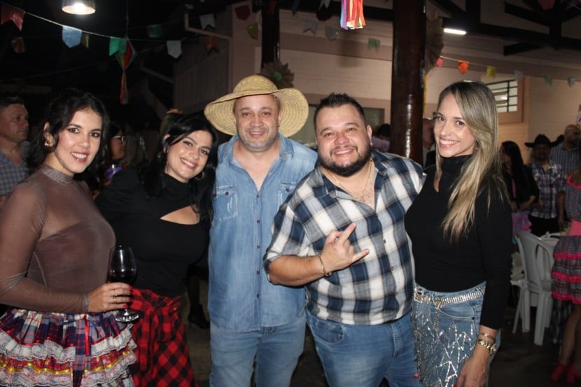 Festa Junina do casal Paulinha e Cynthia